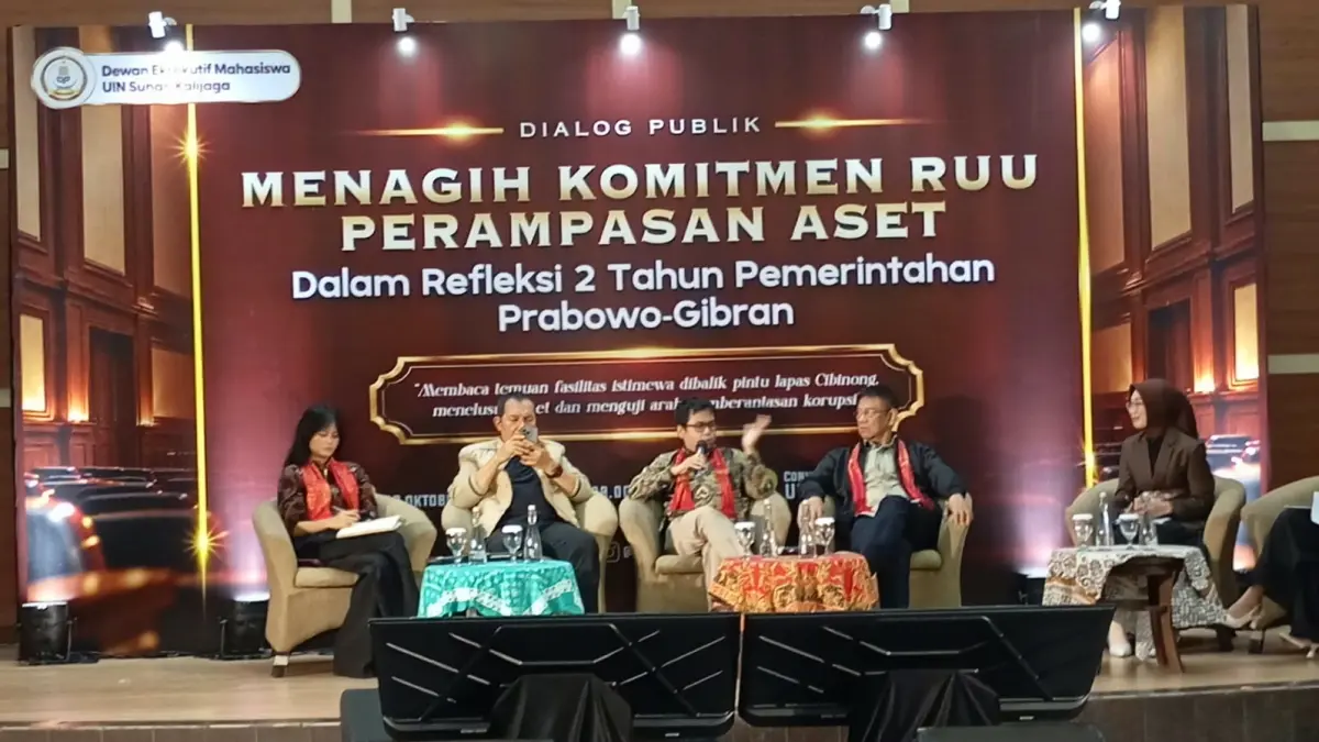 DESAK: Dialog publik bertajuk Menagih Komitmen RUU Perampasan Aset dalam Refleksi 2 Tahun Pemerintahan Prabowo-Gibran yang diselenggarakan di Convention Hall UIN Sunan Kalijaga, Selasa (20/10/2026). Dalam kegiatan itu mahasiswa juga menyatakan sikap menagih janji pemerintah dalam pengesahan RUU Perampasan Aset. (iwan nurwanto/Radar Jogja)