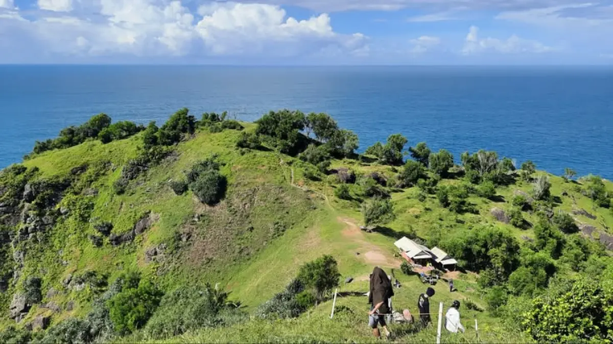 Bukit Pengilon, Wisata Alam Gunungkidul dengan Panorama Laut, Padang Rumput, dan Sunset Menawan