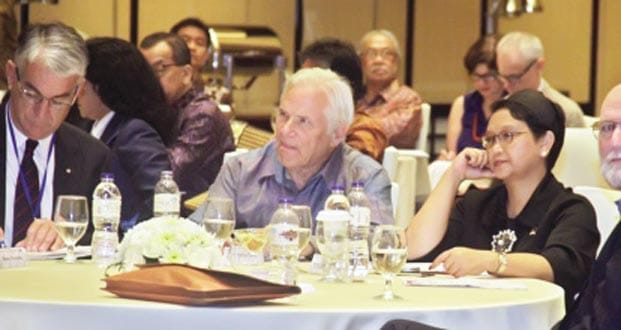 BILATERAL: Menlu RI Retno Marsudi (dua dari kanan) dalam pembukaan dialog Indonesia-Australia III di Jogja, kemarin (30/8).(Foto:SETIAKY A. KUSUMA/RADAR JOGJA)