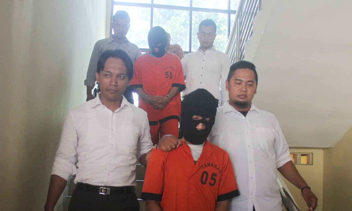 HUMAN TRAFFICKING: Tersangka mucikari yang berhasil dibekuk oleh petugas.(foto:SETIAKY A. KUSUMA/RADAR JOGJA)