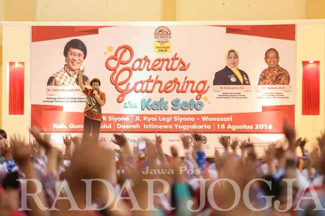 Kak Seto saat memberikan materi di acara Parents Gathering di GOR Siyono, Kamis (18/8). Acara tersebut dilaksanakan dalam rangka acara Indonesian Scout Challenge (ISC).