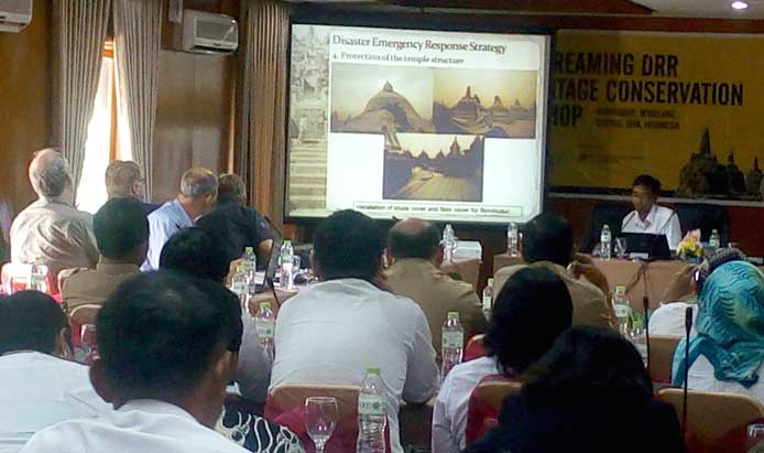 MITIGASI BENCANA: Lokakarya “Pengarusutamaan Pengurangan Risiko Bencana Pelestarian Warisan” di Kompleks Candi Borobudur, kemarin (26/9).