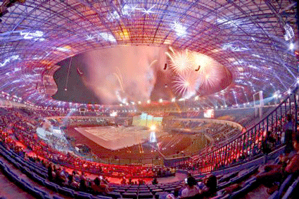 CLOSING CEREMONY : kemeriahan suasana penutupan PON XIX Jawa Barat 2016 dengan permainan kembang api di stadion Gelora Bandung Lautan Api (GBLA) Bandung,Jawa Barat.