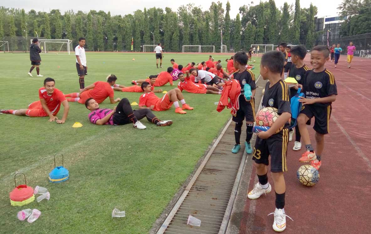  FOKUS: Persija Jakarta mulai pemusatan latihan di Lapangan UNY, Jogjakarta, Selasa (20/9).(Foto:Rizal SN/Radar Jogja)