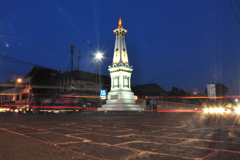 Tugu ke utara akan berganti dari Jalan AM Sangaji menjadi Jalan Pangeran Mangkubumi