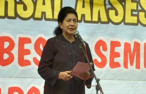 BELUM BEBAS: Menteri Kesehatan RI Nila Djuwita Faried Moelok menghadiri deklarasi stop BABS di Nglanggeran, Patuk kemarin.(Foto: GUNTUR AGA TIRTANA/RADAR JOGJA)