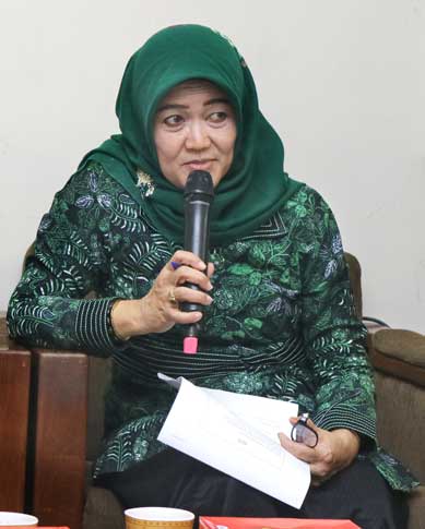 CEGAH KEKERASAN: Ki-ka : Kabid Pemberdayaan Perempuan Perlindungan Anak Kumala Retno Budi Rahayu dan Kepala BKBPMPP Sleman Nurul Hayah.(Foto: Dwi agus/radar jogja)