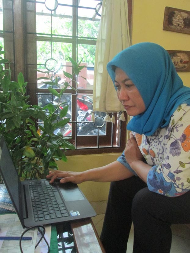 TEMAN DISKUSI: Poerwati Soetji R semakin sering berdiskusi bersama sang suami, Heroe Poerwadi, terutama dalam melihat persoalan di Kota Jogja. (VITA WAHYU HARYANTI/RADAR JOGJA)