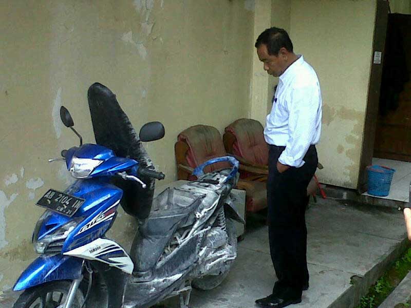 GAGAL: Sepeda Motor yang menjadi pemicu untuk ledakan di Liquid Kafe. (BAHANA/RADARJOGJA)