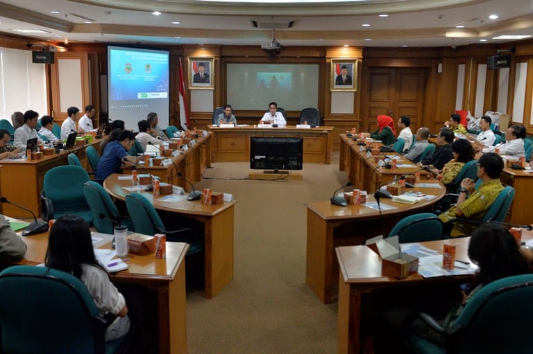 ANCAMAN SERIUS: Bupati Gorontalo Nelson Pomalinggo  memaparkan rencana aksi tersebut saat diskusi Pojok Iklim di kantor Kementerian Lingkungan Hidup dan Kehutanan (KLHK) di Jakarta.