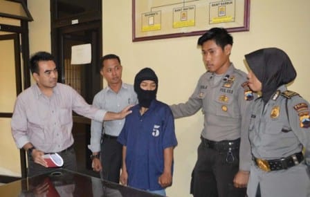 BEJAT: Pelaku mesum di Alun-Alun Purworejo. (udi/RadarJOgja Online)