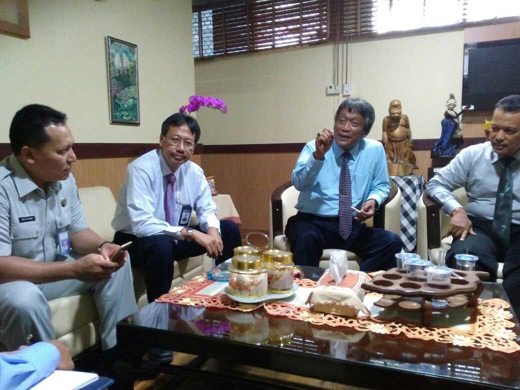 KOORDINASI: Dari kiri, Plt Kepala Cabang PT Jasa Raharja DIJ Herry Mujiono, Direktur Umum Bank BPD DIY Cahya Widi, DPPKA DIJ Bambang Wisnu Handoyo, dan Direktur Kepatuhan Bank BPD DIY Santoso Rohmad.(KUSNO S. UTOMO/RADAR JOGJA)