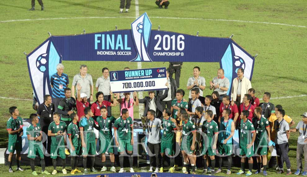 POTENSIAL : PSS Sleman harus puas sebagai runner up Indonesia Soccer Championsip (ISC) B setelah di partai penentuan harus mengakui keunggulan PSCS Cilacap 3-4 Kamis malam (22/12) di  Stadion Gelora Bumi Kartini Jepara.(RIZAL SETYO NUGROHO/RADAR JOGJA)
