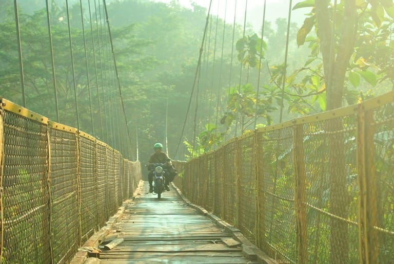 TINGGAL KENANGAN: Jembatan gantung Gembyong Ngoro-oro Patuk akan dihancurkan mulai tahun depan.(Gunawan/RadarJogja)