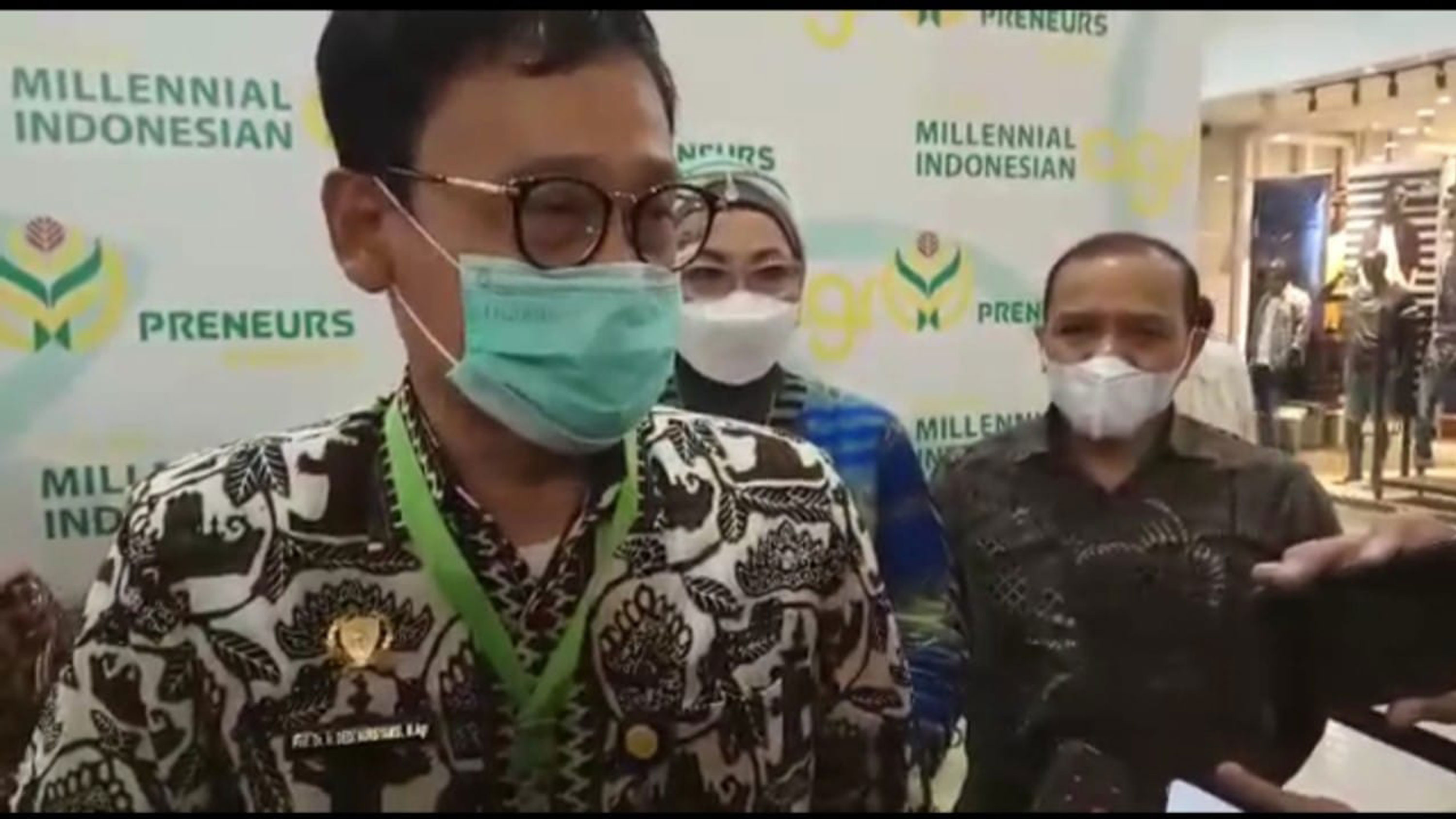 BERJIWA MUDA: Kepala BPPSDMP Kementan Dedi Nursyamsi didampingi Kapusdik Pertanian BPPSDMP Idha Widi Arsanti dan Direktur Polbangtan YoMa Bambang Sudarmanto di sela MIA Expo di Ambarrukmo Plaza, Sleman, Sabtu (12/6/2021).