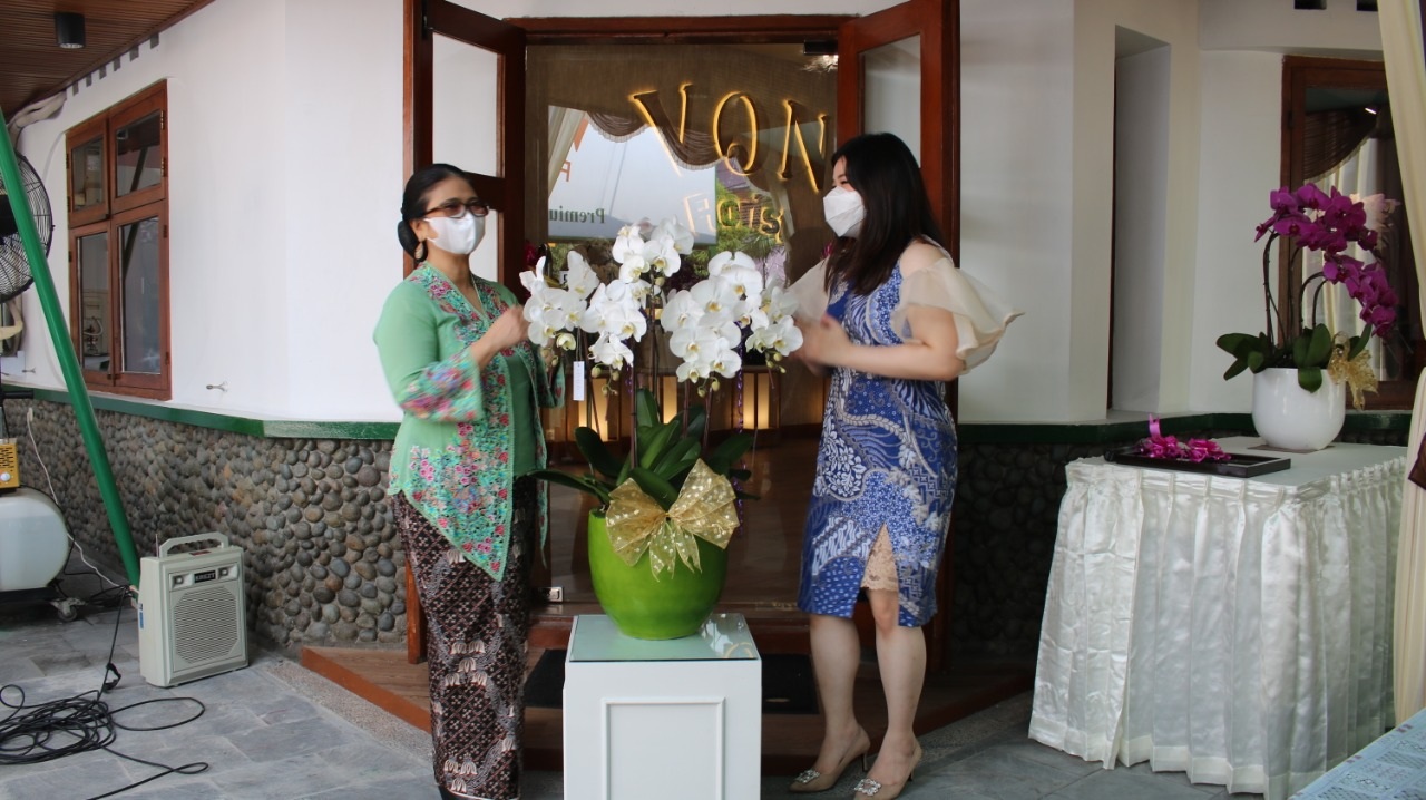 BUKA: Perusahaan yang bergerak dibidang tanaman Bunga Anggrek ini kini resmi membuka Gallery barunya di Jalan Gadjah Mada Nomor 29, Kota Jogjakarta. Kehadiran Gallery Ekakarya by Von Florist ini bisa turut mewarnai toko-toko bunga yang ada di Jogjakarta.