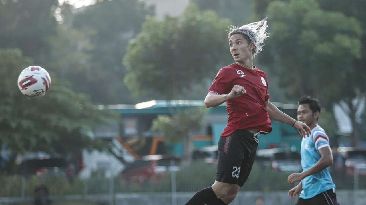 SAYANGKAN: Gelandang PSS Sleman Kim Jeffrey Kurniawan menyayangkan keputusan ditundanya kompetisi Liga 1 hingga akhir Juli 2021.  (DOKUMENTASI PSS SLEMAN)