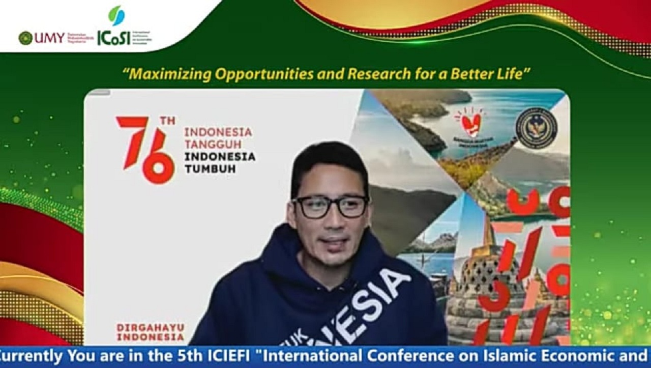 COLLABORATE: Menparekraf Sandiaga Uno saat berbicara dalam rangkaian acara ICoSI UMY hari pertama, Rabu (25/8). (FOTO: ICOSI UMY)