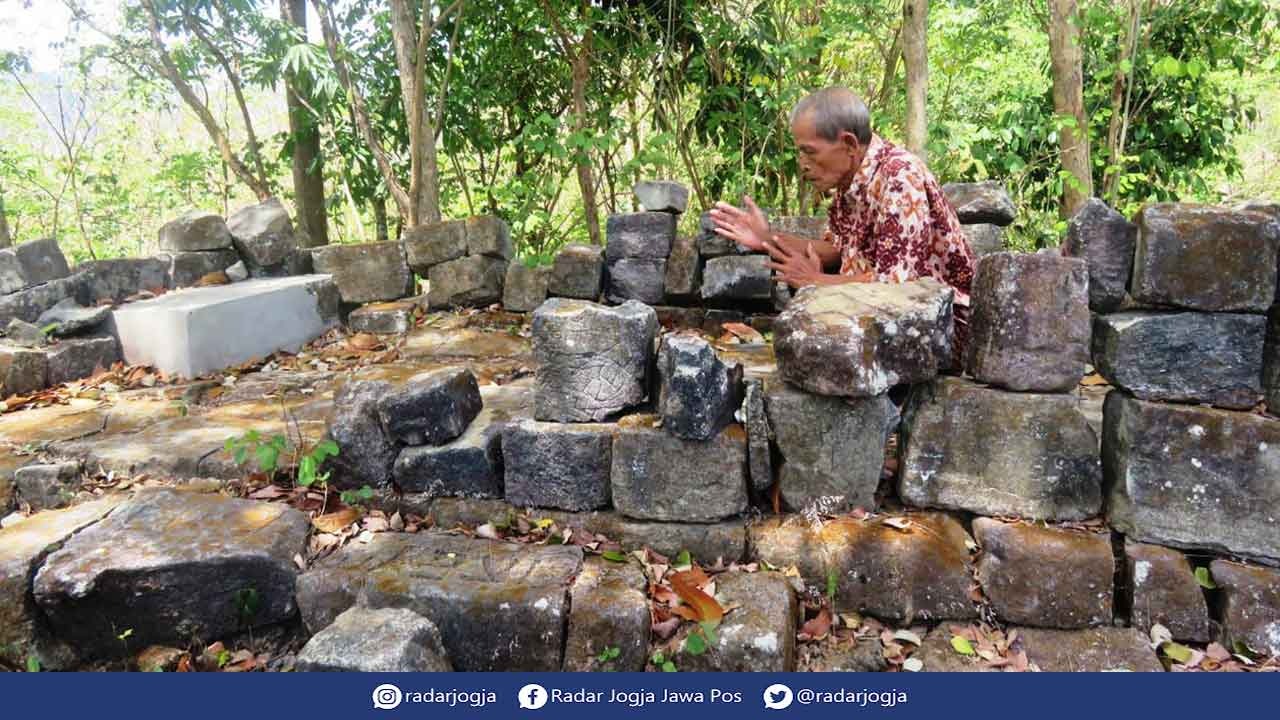 DUGAAN: Struktur batuan di Bukit Mintorogo Dusun Gayam, Kalurahan Gayamharjo, Kapanewon Prambanan Kabupaten Sleman. Hasilnya dugaan kuat berupa stupa candi. Dikuatkan dengan formasi batuan yang tersusun di lokasi struktur bebatuan. (DWI AGUS/RADAR JOGJA)
