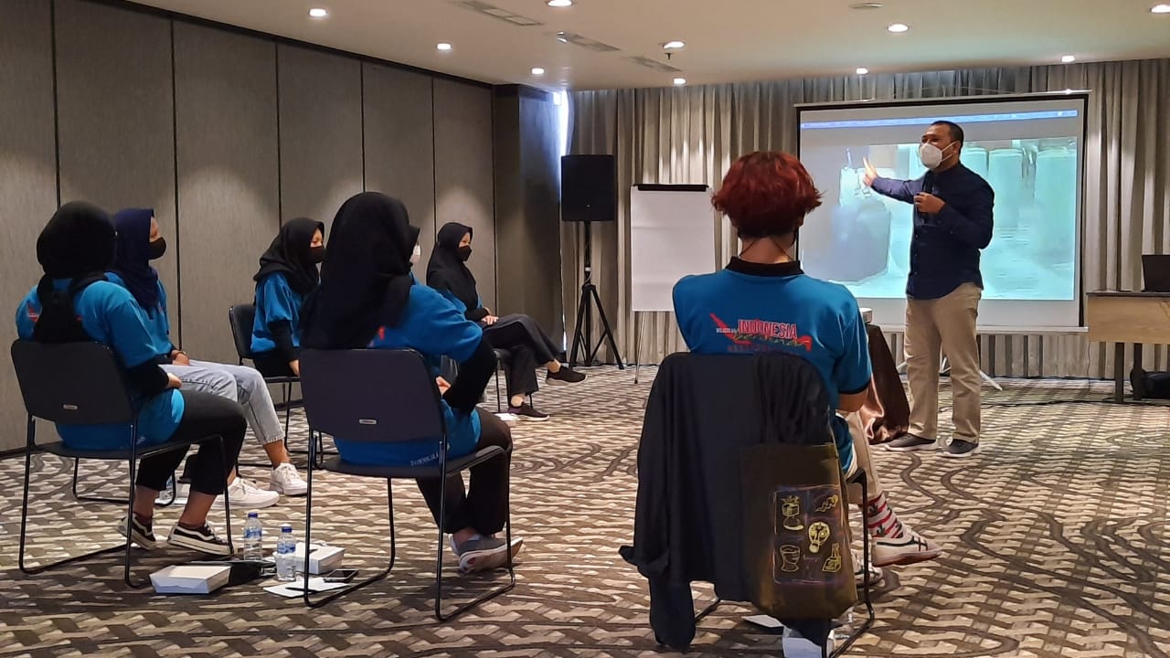 BENTUK: Badan Narkotika Nasional (BNN) Kabupaten Sleman melaksanakan Pembentukan Remaja Teman Sebaya Anti Narkoba  melalui dialog interaktif  yang dihadiri beberapa remaja di Hotel Artotel.  (AINUR RO’IYAH FOR RADAR JOGJA)