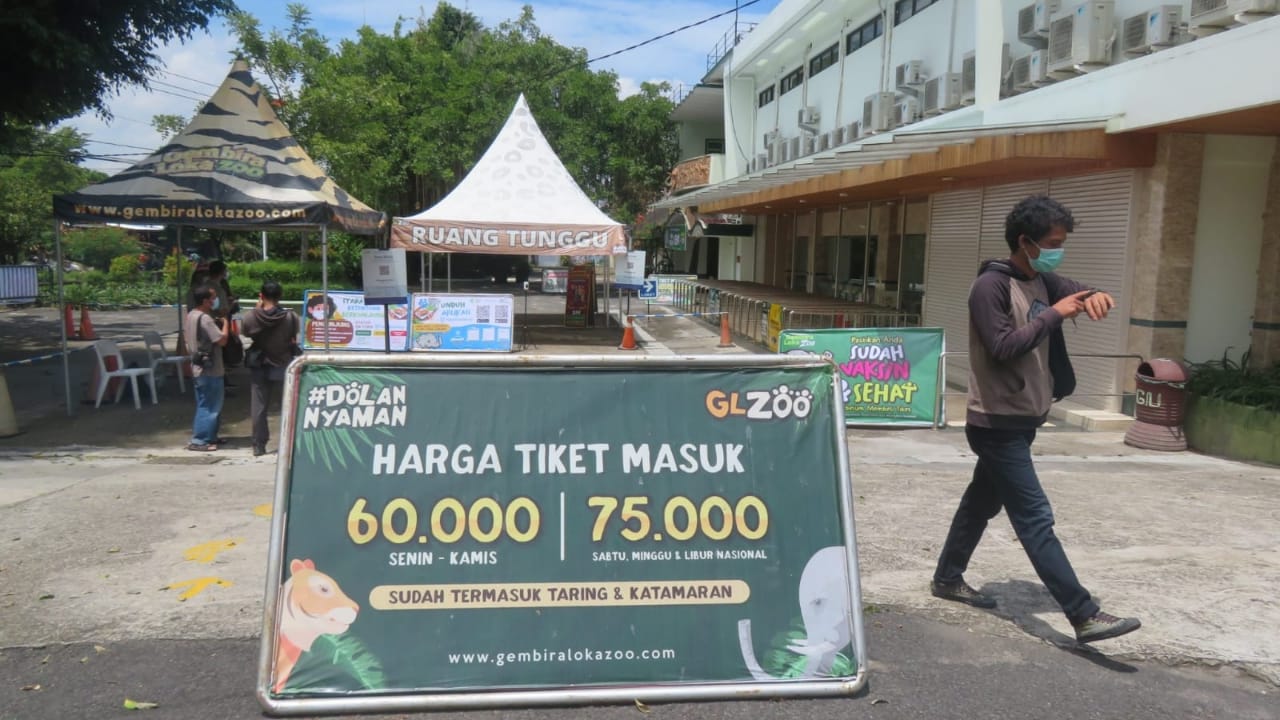 RESMI: Tiga destinasi wisata di Jogjakarta resmi menjalani uji coba operasional diantaranya Gembira Loka Zoo (GL Zoo), Hutan Pinus Mangunan dan Taman Tebing Breksi. Ketiganya resmi tercantum dalam Surat Edaran Kementerian Pariwisata dan Ekonomi Kreatif te