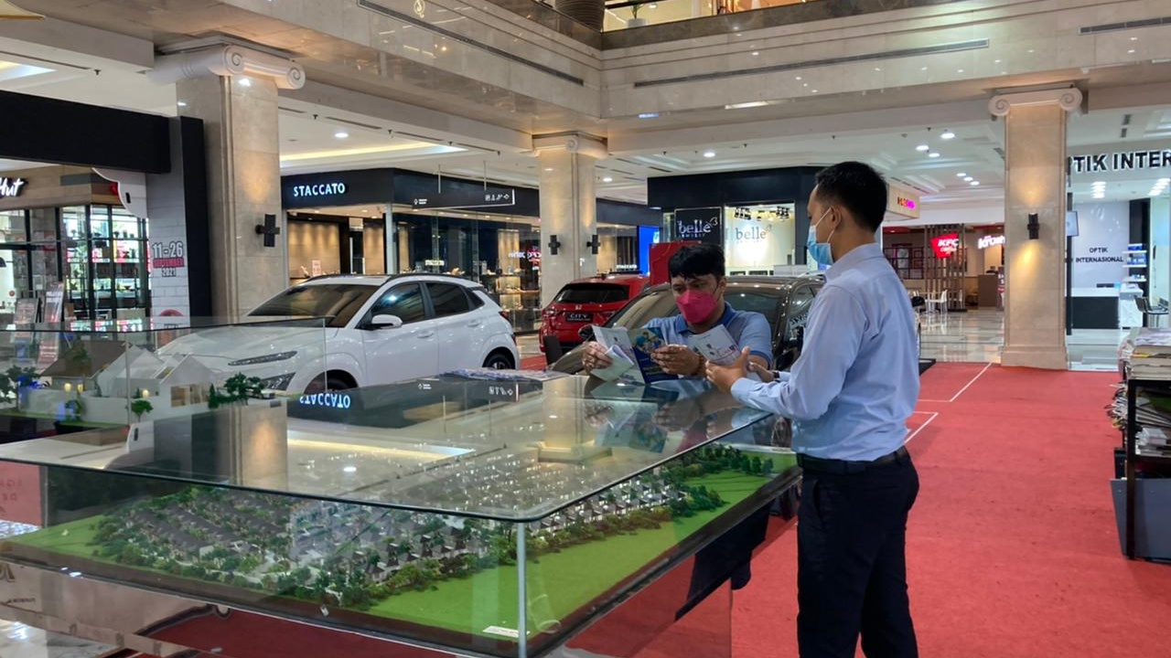 TAWARKAN: Promo yang ditawarkan Damai Putra Group dalam pameran properti di Atrium Plaza Ambarukmo, 11-26 september 2021, berupa gratis solar water heater dan untuk penawaran harga rumah siap bangun cicilan 15 kali tanpa bunga dan dp 0%. (DOKUMENTASI DAMA