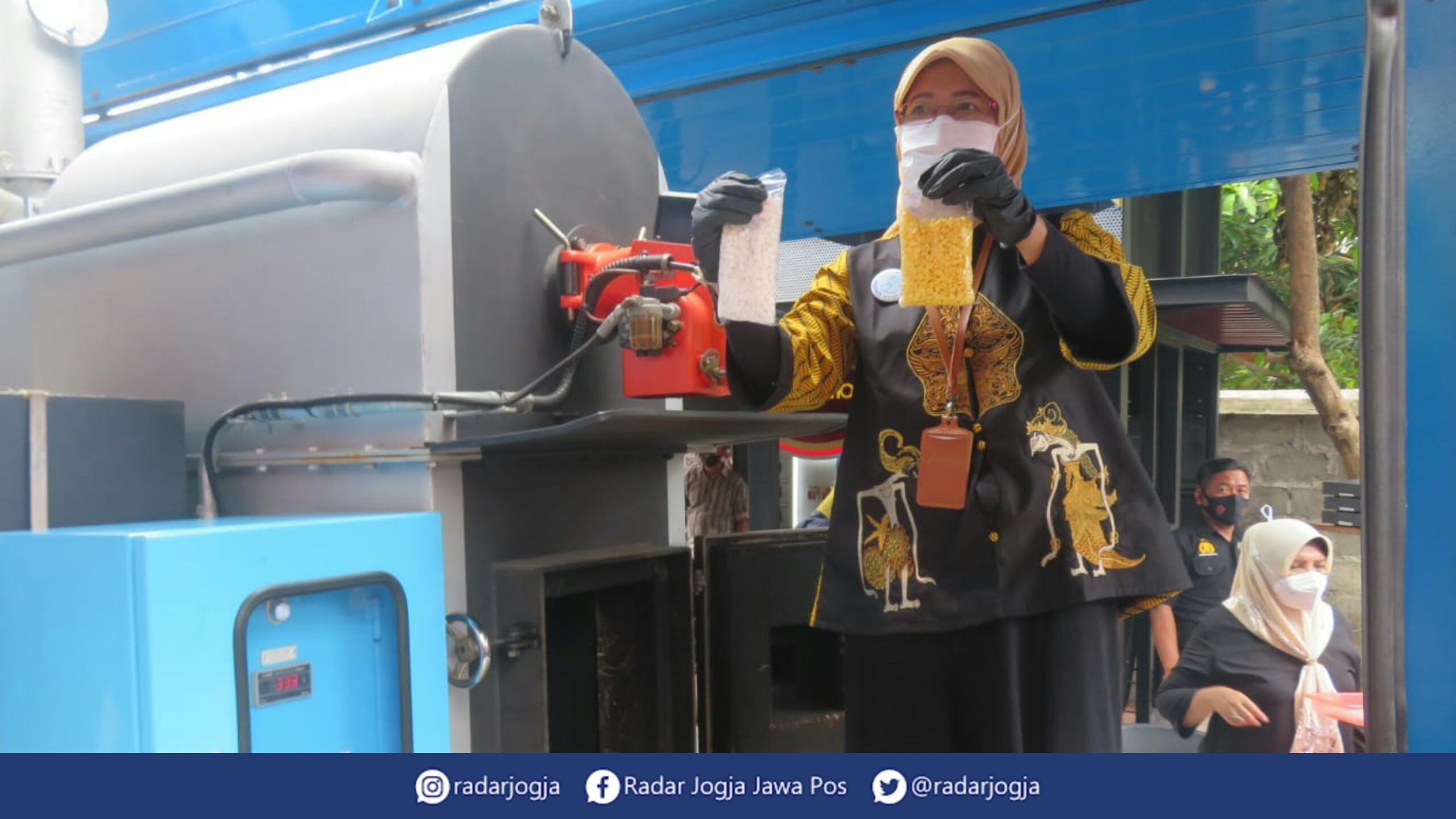 ABAL-ABAL : Kepala BBPOM DIJ Dewi Prawitasari menegaskan dua pabrik pil psikotropika yang digrebek Bareskrim Polri di Jogjakarta berstatus ilegal. (DWI AGUS/RADAR JOGJA)