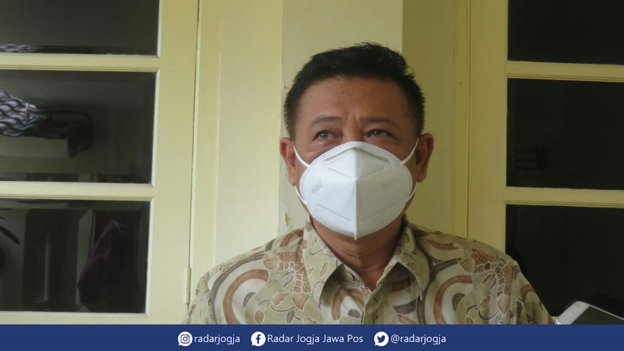 TEGAS : Sekprov Pemprov DIJ Kadarmanta Baskara Aji memastikan PTM terbatas tetap berlangsung pasca munculnya kasus Covid-19 di SDN Sukoharjo Sedayu Bantul dan SMPN 2 Pakem Sleman. (DWI AGUS/RADAR JOGJA)