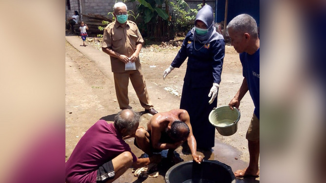 KAMBUH: TKSK Kapanewon Saptosari dalam upaya menangani ODGJ di wilayahnya.(ISTIMEWA)