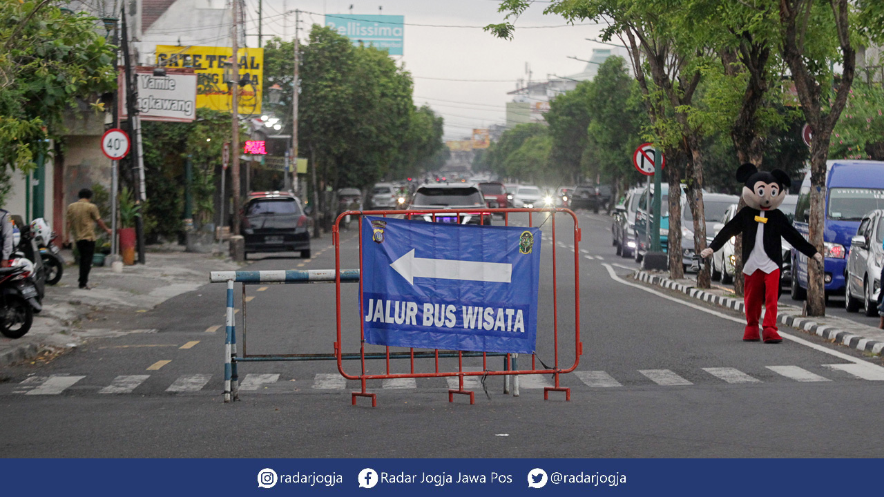 WAJIB : Pemkot Jogja resmi memberlakukan skema one gate system kepada kendaraan wisata yang masuk ke Kota Jogja. Semua bus wajib masuk melalui Terminal Giwangan dahulu.