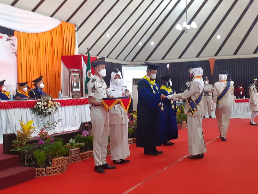 BLU PENDIDIKAN: Jalannya wisuda Prodi DIV Pertanahan dan DI PPK STPN di pendapa Sasana Widya Bhumi STPN kemarin. Tahun depan STPN bersiap menjadi politeknik.