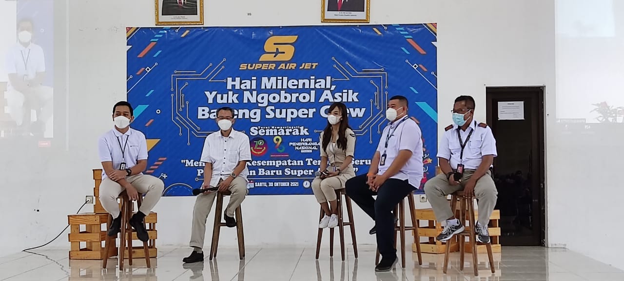 KOLABORASI : STTKD Jogjakarta berkolaborasi dengan maskapai anyar Super Air Jet dalam sebuah workshop bertajuk Hai Milenial Yuk Ngobrol Asik Bareng Super Crew. Kegiatan, Sabtu (30/10). (ANDI ALDUALDO for RADAR JOGJA)