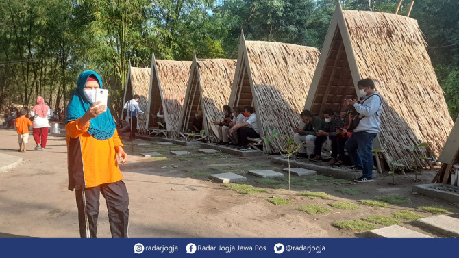 LAYAK DIKUNJUNGI: Suasana kelokan Taman Senja Ngelo yang kini menjadi tujuan wisata.(SITI FATIMAH/RADAR JOGJA )