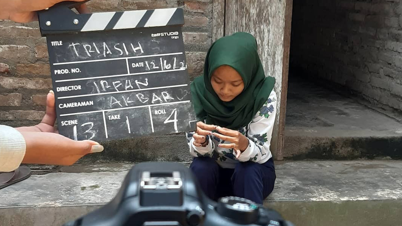 Kegiatan syuting yang dilakukan oleh siswa SMKN 2 Sewon dengan berusaha menerapkan prokes. Tapi kegiatan tidak dapat dilakukan di sekolah lantaran ekskul perfilman masih dihentikan.(DOK SMKN 2 SEWON)