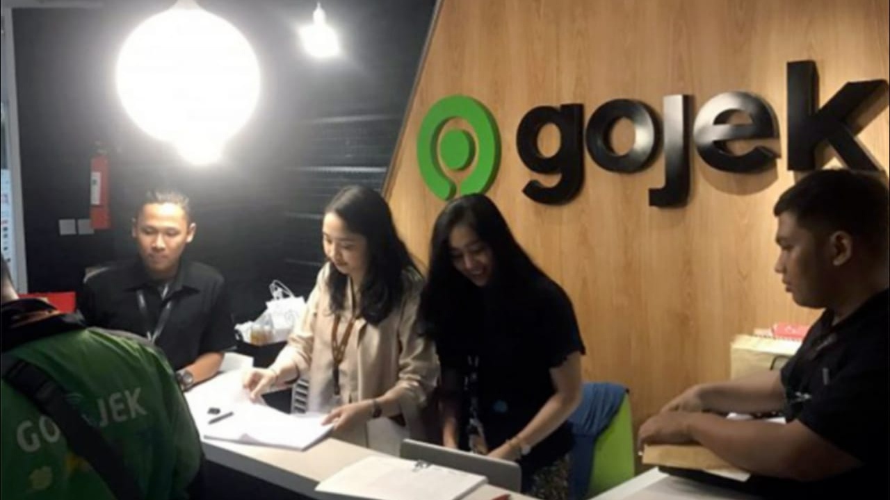 MITRA DAN UMKM: Gojek telah mengeluarkan dana sekitar Rp1 triliun untuk berbagai inisiatif mendukung mitra UMKM dan mitra driver agar tetap bertahan, tumbuh, dan bangkit bersama menghadapi pandemi. (GOJEK FOR RADAR JOGJA)