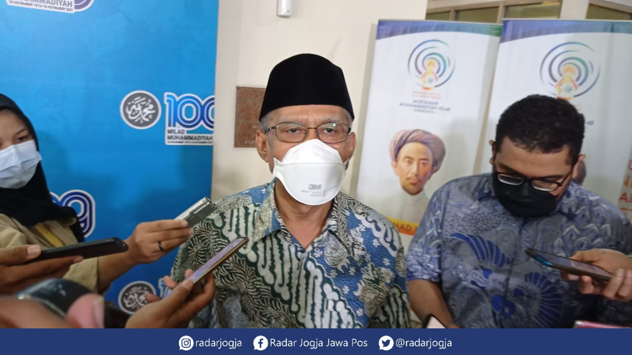 REMBUGAN : Ketua Umum PP Muhammadiyah Haedar Nashir meminta Nadiem Makarim membuka pintu diskusi membahas Permendikbudristek Nomor 30 tahun 2021. (DWI AGUS/RADAR JOGJA)