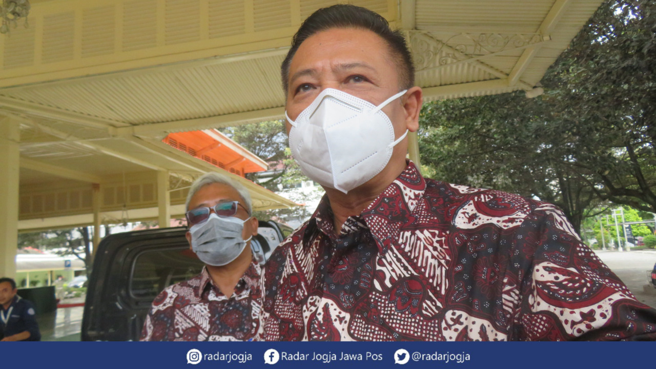 NIK : Sekprov Pemprov DIJ Kadarmanta Baskara Aji memastikan upah minimum provinsi (UMP) Jogjakarta 2022 naik. (DWI AGUS/RADAR JOGJA)