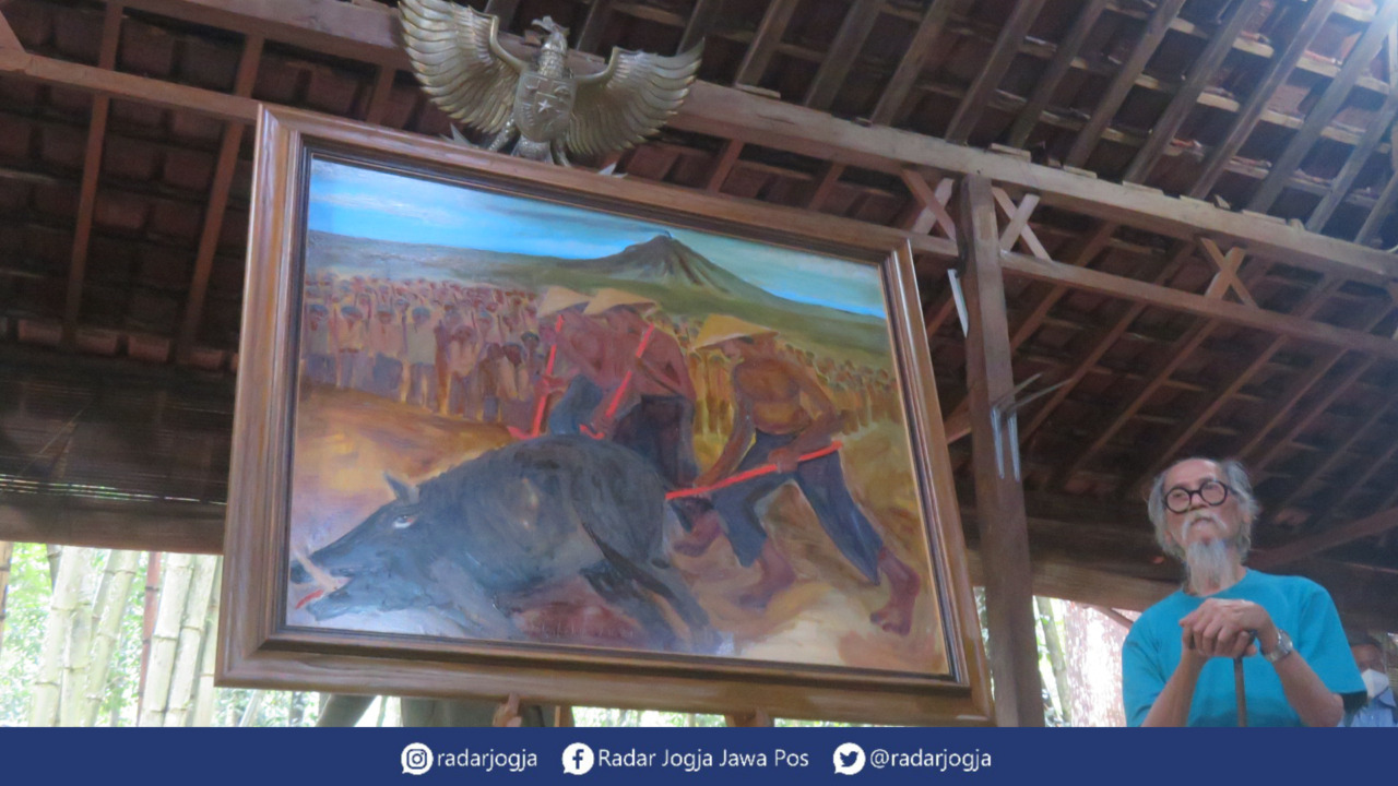 CELENG : Djoko Pekik menghadirkan karya terbaru berjudul Berburu Celeng Merapi yang dipajang di Museum Anak Bajang Merapi. (DWI AGUS/RADAR JOGJA)