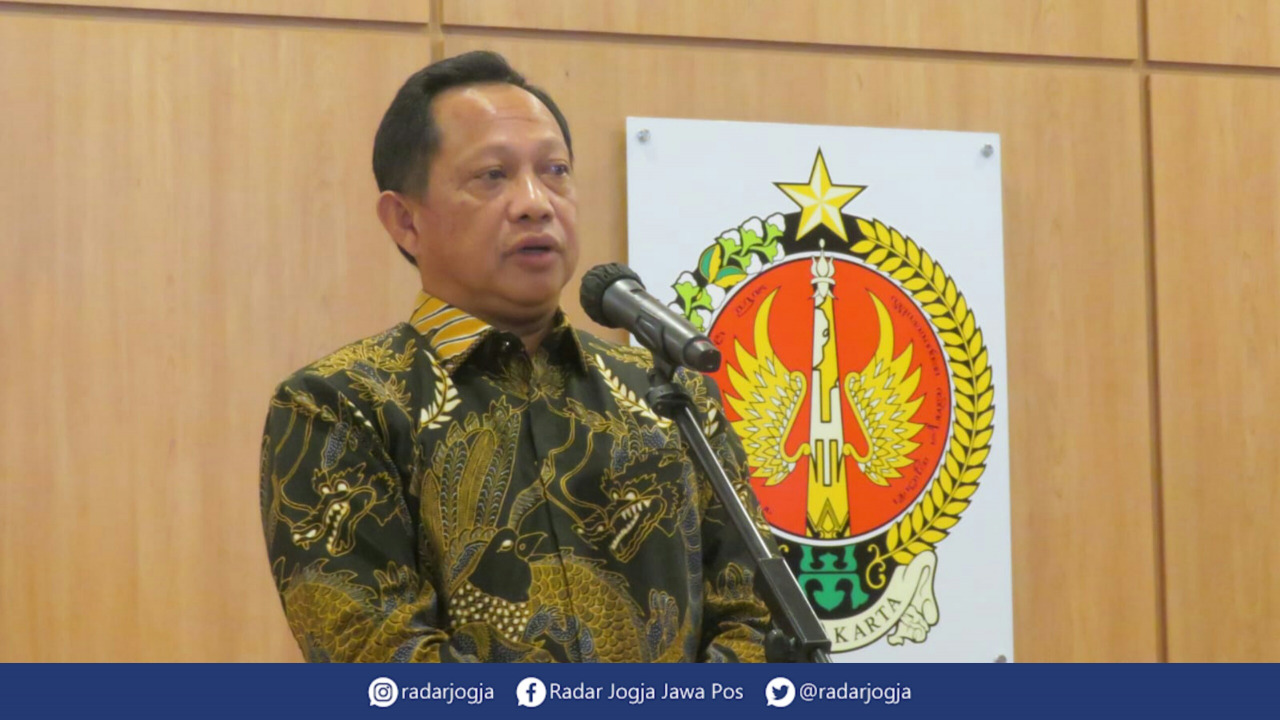 JANGAN LENGAH : Mendagri Tito Karnavian meminta pemerintah daerah tak gegabah pasca penurunan status PPKM. (DWI AGUS/RADAR JOGJA)