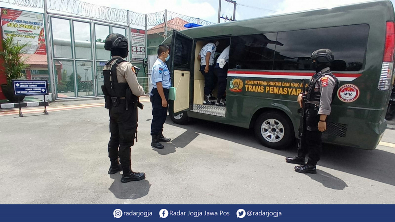 INVESTIGASI : Kanwil Kemenkumham DIJ dan Lapas Kelas IIA Jogjakarta lakukan investigasi atas laporan dugaan kekerasan di dalam lingkungan lapas. (DWI AGUS/RADAR JOGJA)