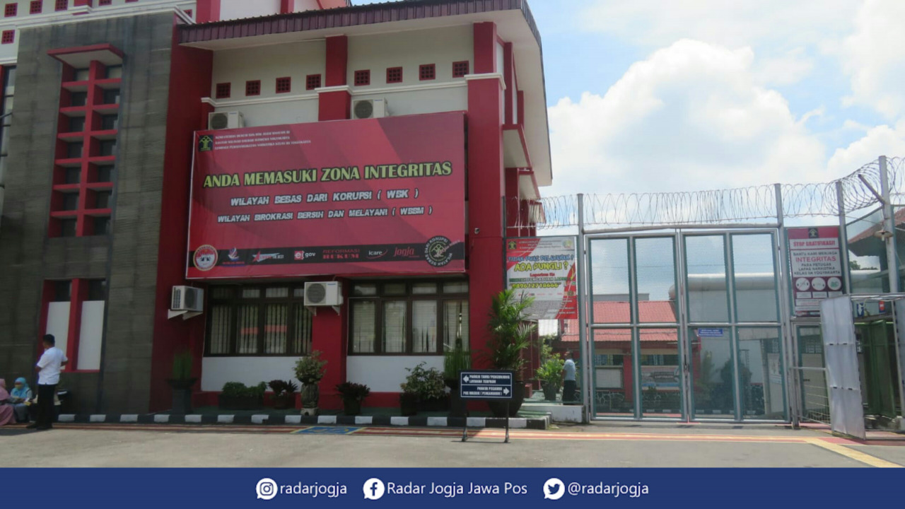 INVESTIGASI : Kanwil Kemenkumham DIJ dan Lapas Kelas IIA Jogjakarta lakukan investigasi atas laporan dugaan kekerasan di dalam lingkungan lapas. (DWI AGUS/RADAR JOGJA)