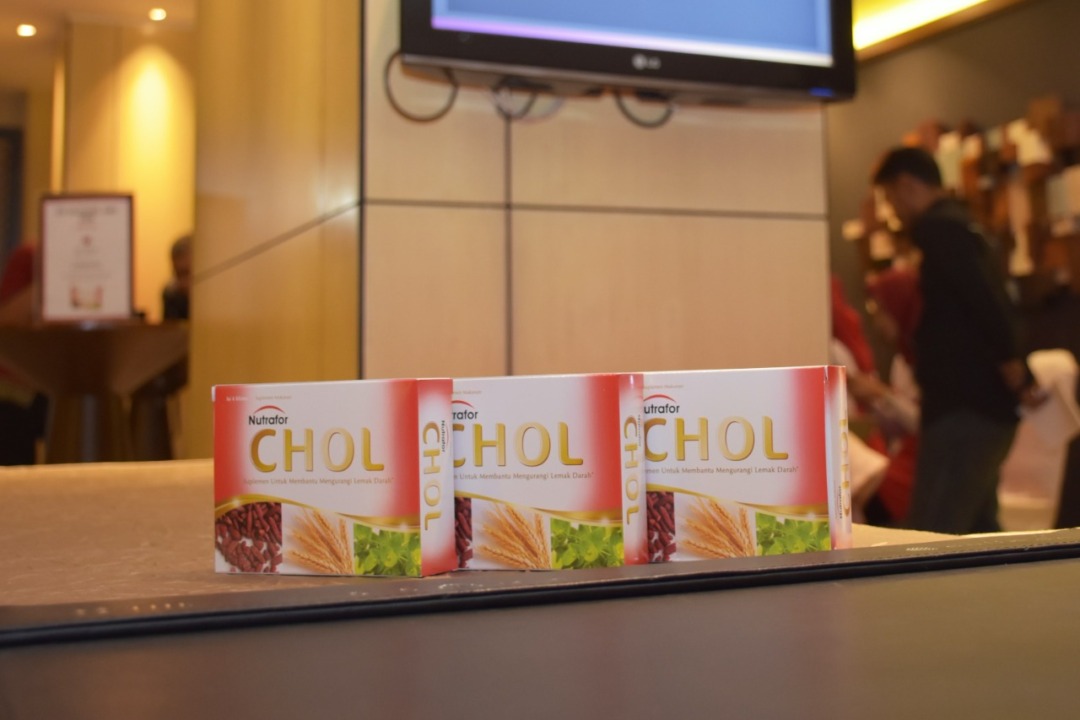 SEHAT : PT Novell Pharmaceutical Laboratories, perusahaan farmasi terkemuka di Indonesia, menjawab kebutuhan penderita kolesterol tinggi dengan menghadirkan Nutrafor CHOL, suplemen herbal yang fungsinya sama dengan obat. Sudah teruji secara klinis mampu m