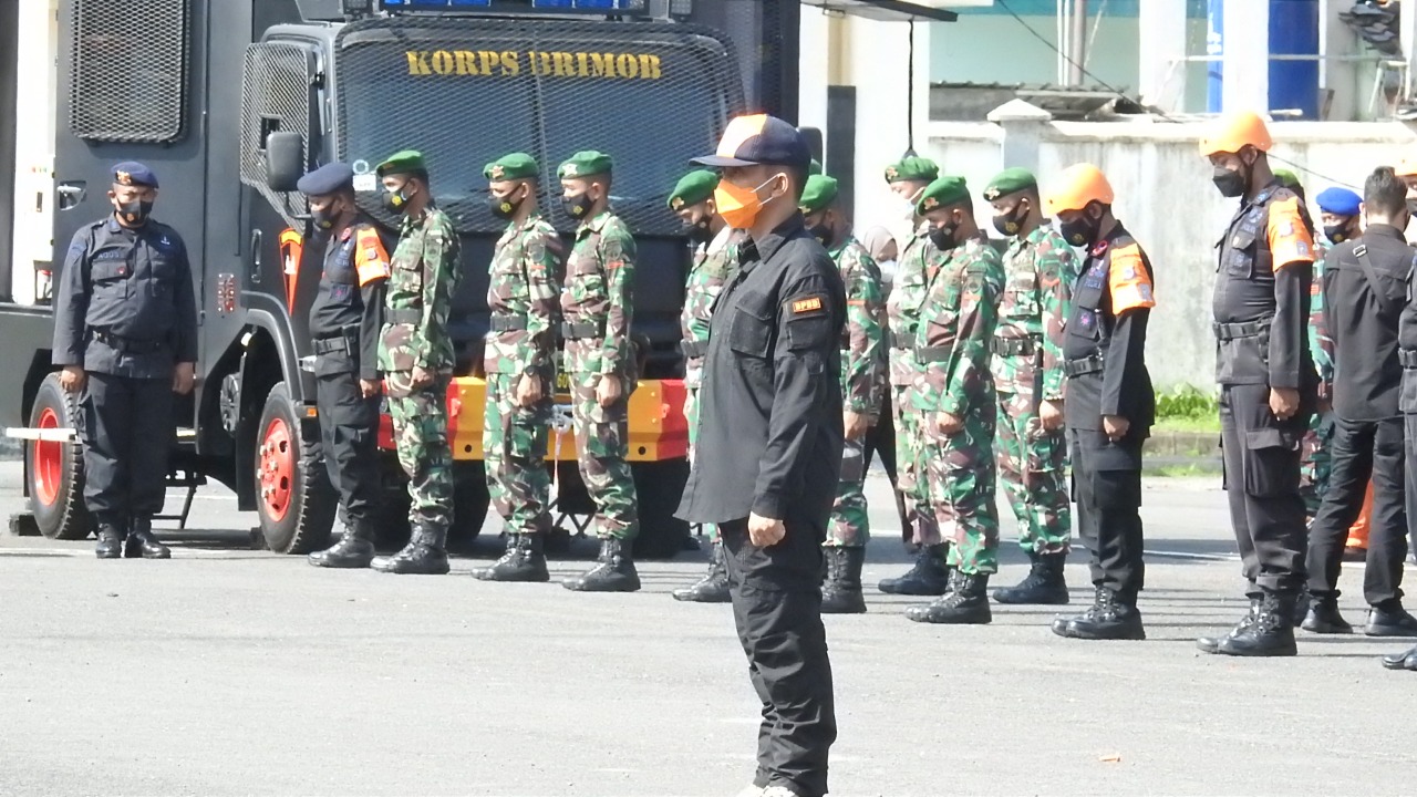 SIAGA : Unsur kerelawanan dibawah BPBD DIJ menggelar apel kesiapsiagaan di Lapangan Parkir Amongrogo, Selasa (9/11). (BPBD DIJ for RADAR JOGJA)