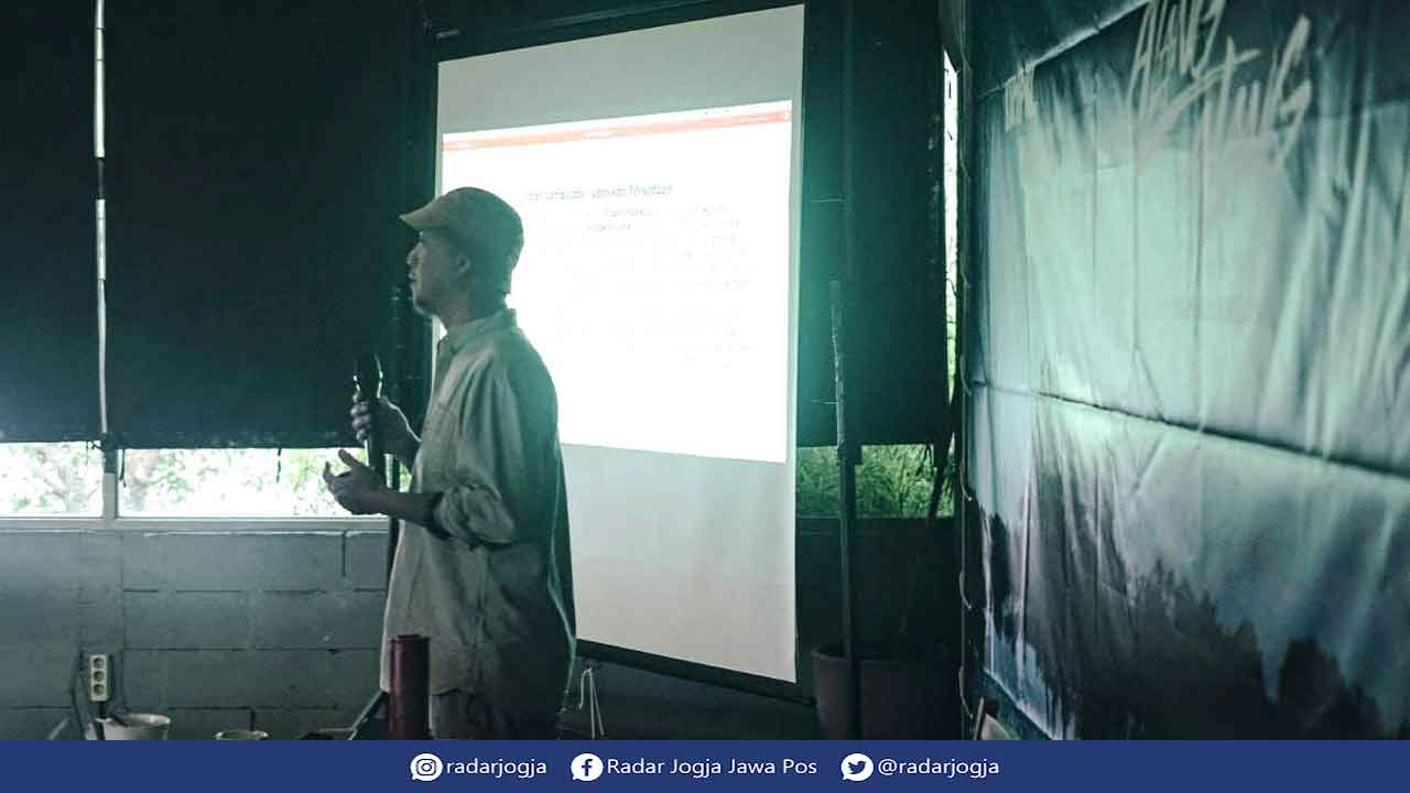 ALANG-ALANG: Roadshow film besutan sutradara Khusnul Khitam di Jogjakarta. (HARIS AKBAR FOR RADAR JOGJA)