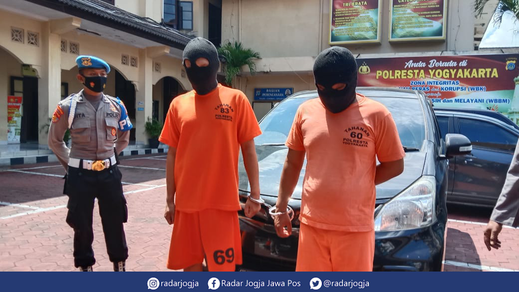 AVANZA XENIA : Satreskrim Polresta Jogja berhasil meringkus dua tersangka spesialis pencuri Avanza Xenia, Jumat (10/12). (ANNISA KARIN/RADAR JOGJA)