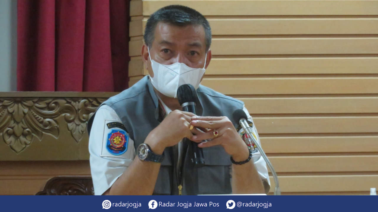 BUKA : Kepala Satpol PP DIJ Noviar Rahmad memastikan tak ada penutupan ruas jalan Malioboro selama tahun baru. (DWI AGUS/RADAR JOGJA)