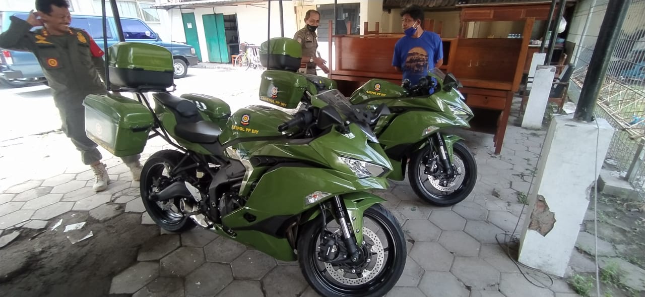 BARU : Satpol PP DIJ membeli dua unit Kawasaki Ninja ZX-25R dan 10 unit Kawasaki KLX untuk mengoptimalkan kinerja. (ISTIMEWA)
