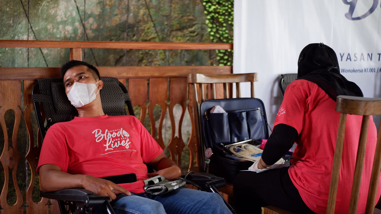 AMAL : Yayasan Taman Cipta Karya Nusantara dan Cornellia & Co bekerja sama dengan RSUP dr. Sardjito menggelar kegiatan donor darah massal di Sekolah Taman Cipta Karya Nusantara, Sleman, Kamis (22/12). (ANNISA KARIN/RADAR JOGJA)