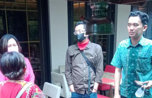 Anggota Komisi B Krisma Eka Putra (batik hijau) (ISTIMEWA)