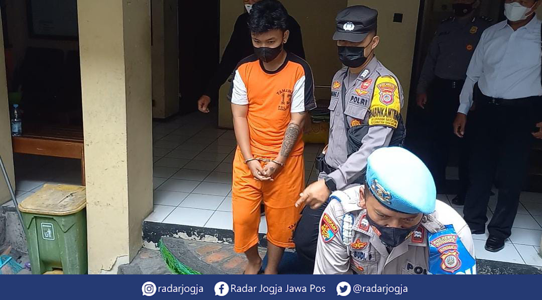 GERAK CEPAT : Polsek Danurejan berhasil membekuk S, sosok pelaku penganiayaan yang terjadi di kawasan Lempuyangan, Sabtu dini hari (1/1).  (DWI AGUS/RADAR JOGJA)